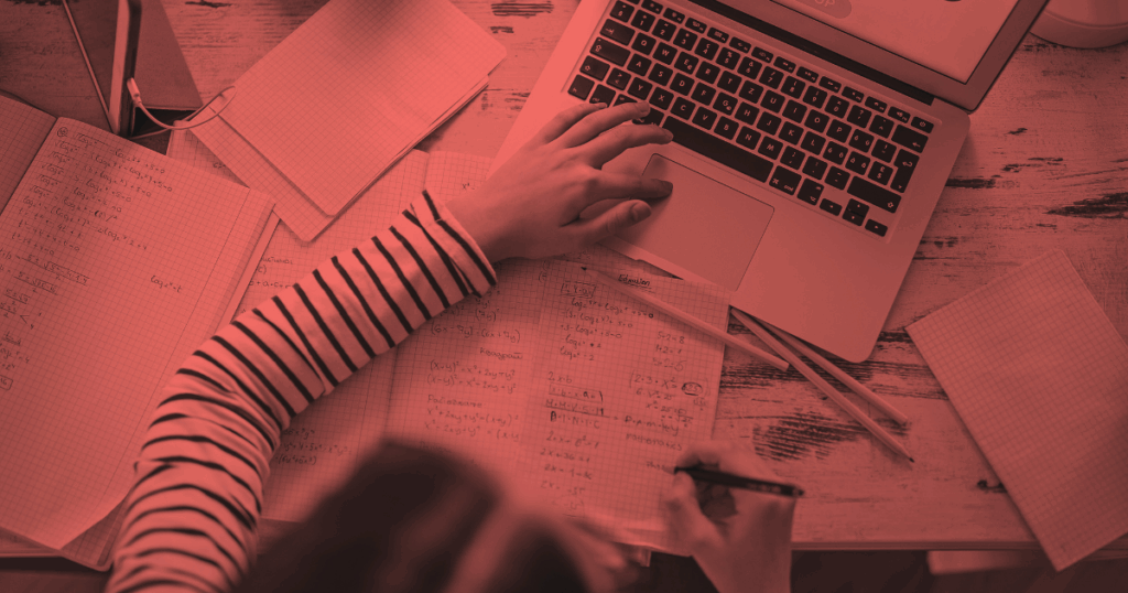 Pela 1ª vez, Brasil têm mais alunos na graduação EAD do que presencialmente